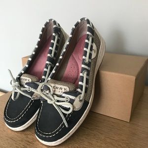 Navy blue Sperry’s size 5.5 (Can fit size 6)